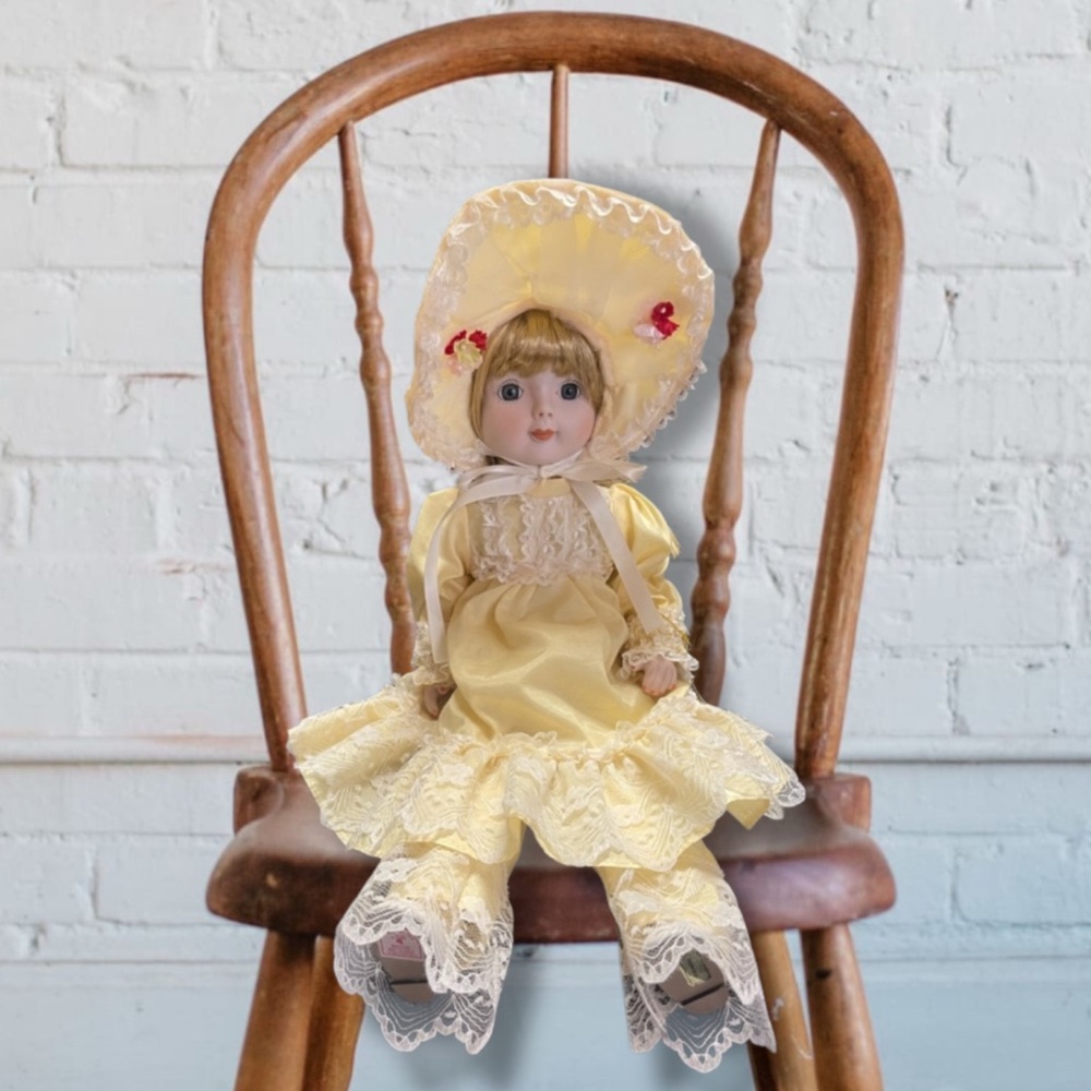 Vintage 1986 Brinn’s Collectible Music Porcelain Doll
